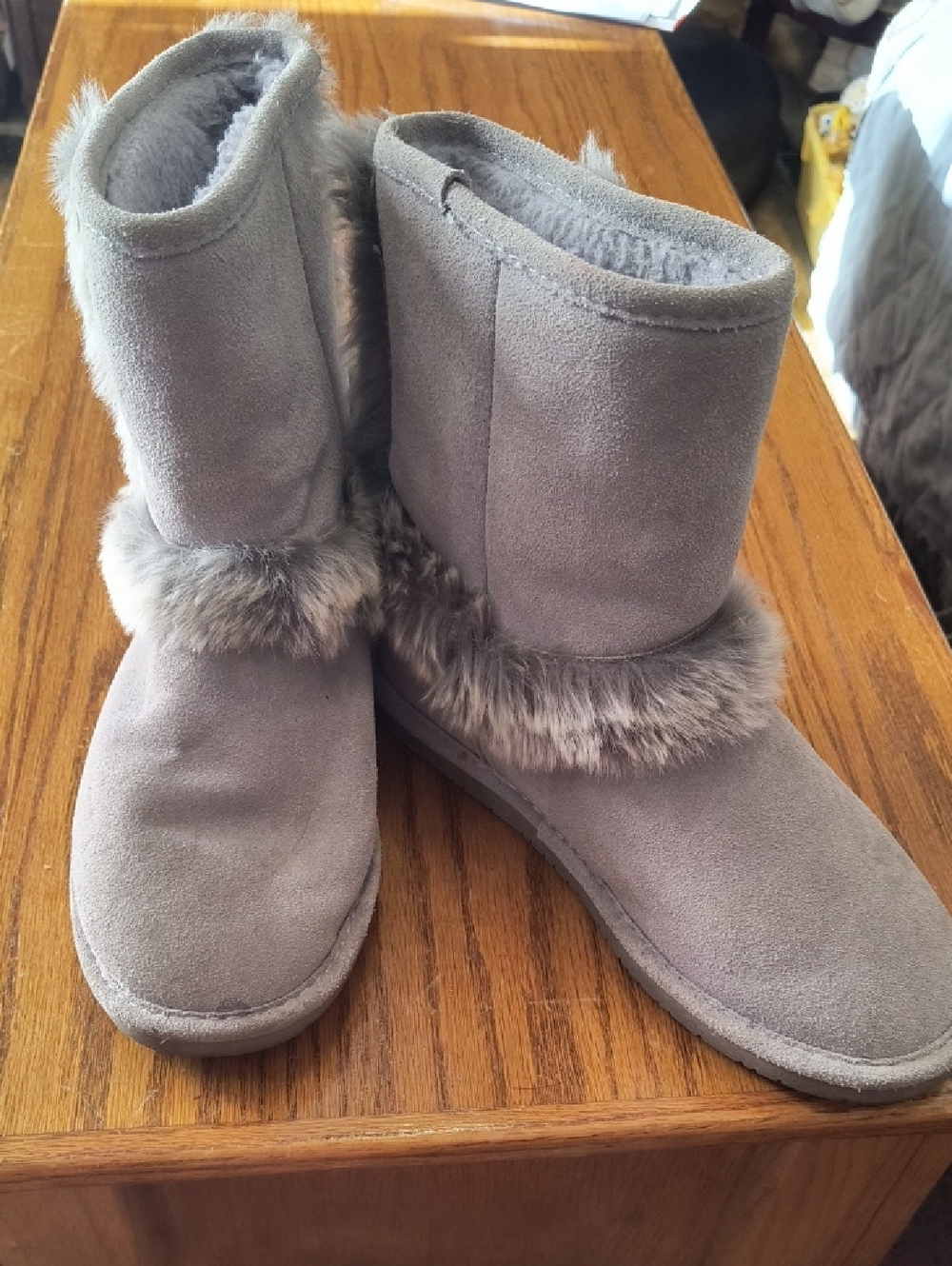 Like New BearPaw Women's Gray Plush Lined Boots 10